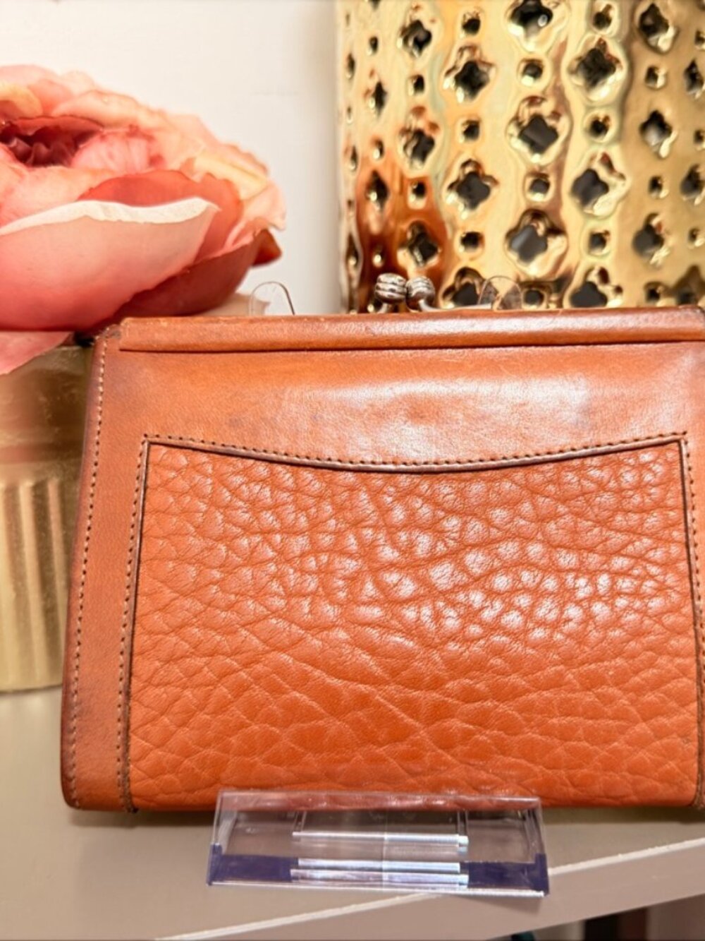 Vintage Dooney & Bourke Kiss Lock Wallet Coin Purse Tan Leather Duck Medallion